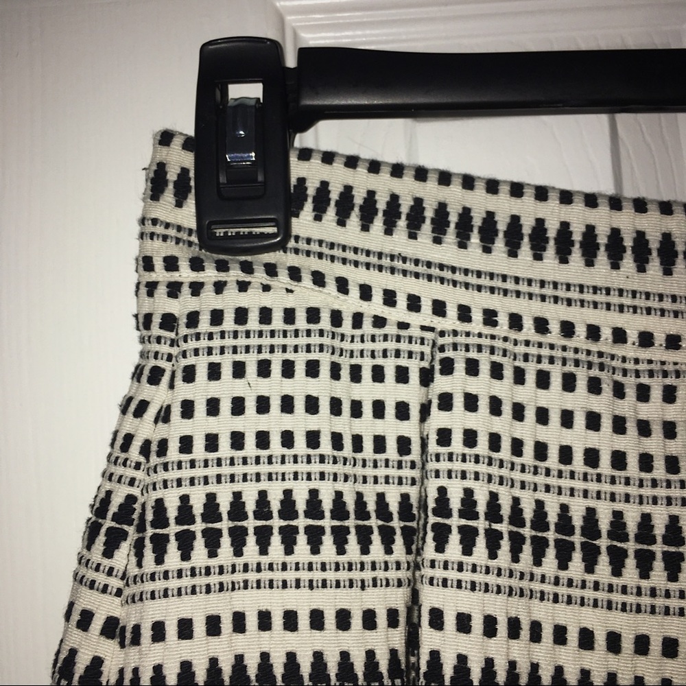 • Black and White Patterned Mini-A-Line  Skirt• - Picture 2 of 5
